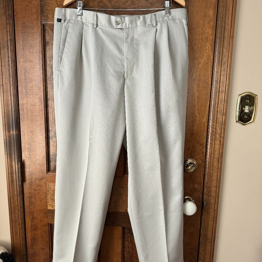 Dockers Premium Light Khaki Cuffed w/Pleated Front Pants  38 x 30 Relaxed Fit